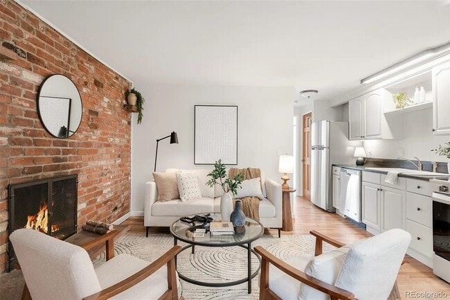 Building Photo - 155 S Pennsylvania St Unit 205 Rental