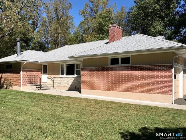 Building Photo - 17 Pond Ln