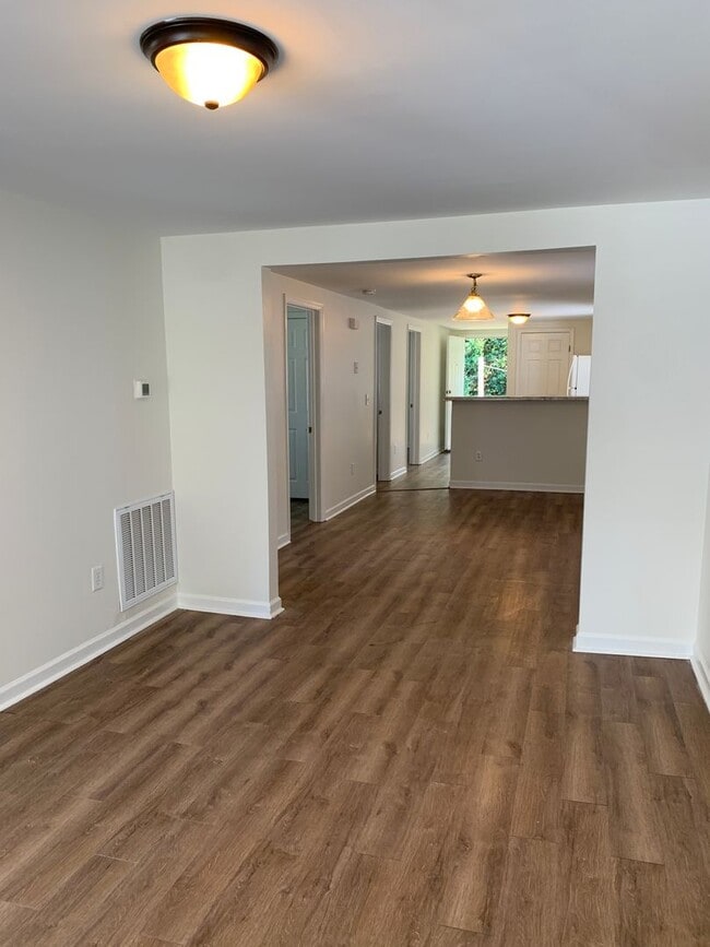 Photo - $500 OFF 1ST MONTH'S RENT! 3 Bedroom, 1 Ba...