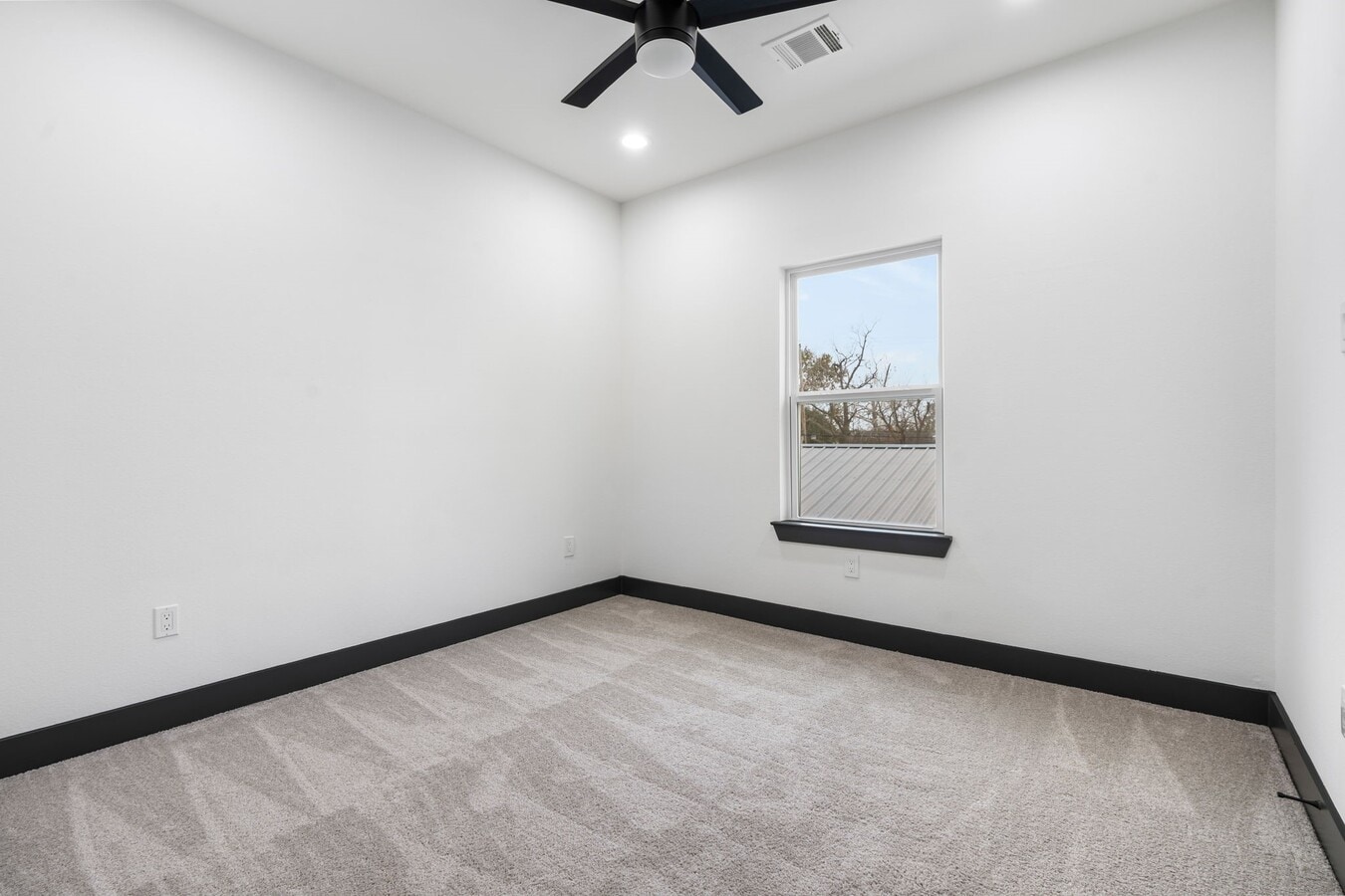 Photo - 911 Panama St