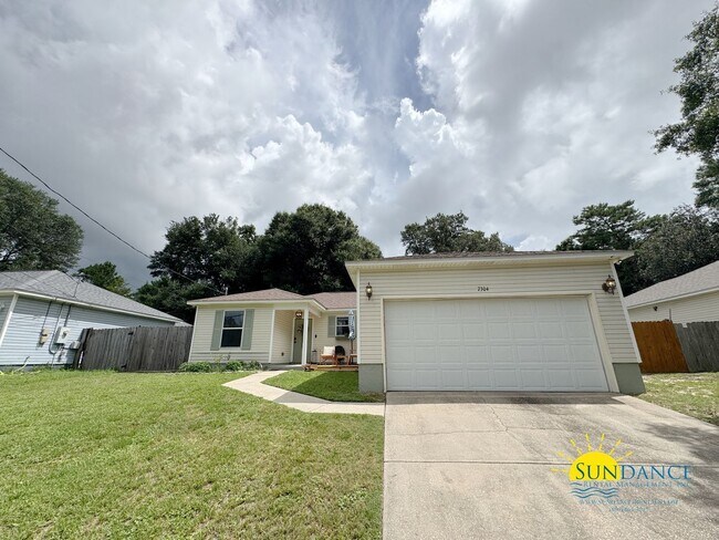Building Photo - Beautiful 3-Bedroom Home in Navarre, Inclu...
