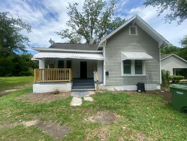 **AVAILABLE NOW**4 bedroom / 2 bathroom Ho... - **AVAILABLE NOW**4 bedroom / 2 bathroom Ho... House