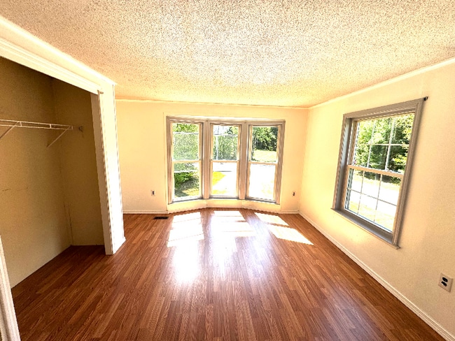 19 Maple Ln