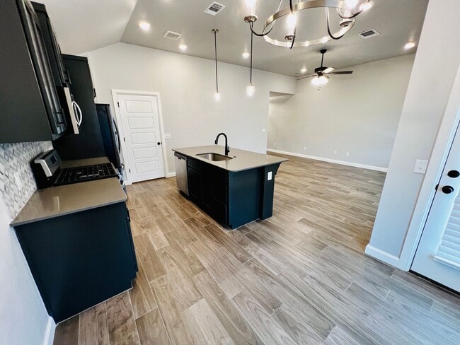 Photo - Beautiful 3BD 2BA Located in Edmond's Valencia NW 187th Addition!!