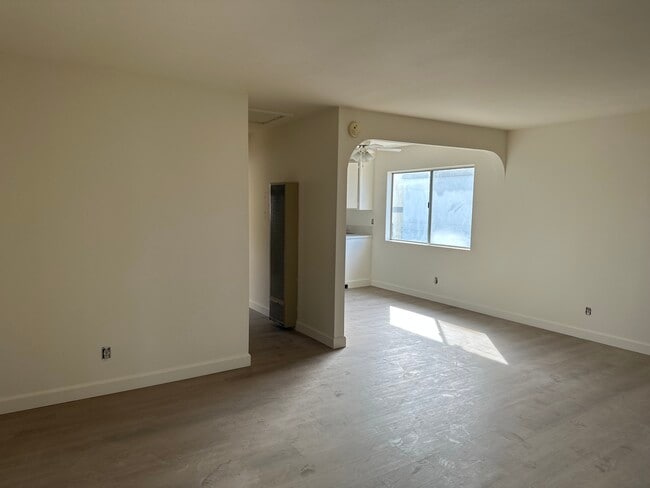 Building Photo - 17011 Pinehurst Ln Unit #D