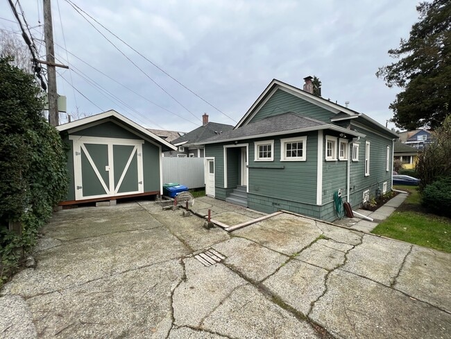 Photo - 5511 Brooklyn Ave NE