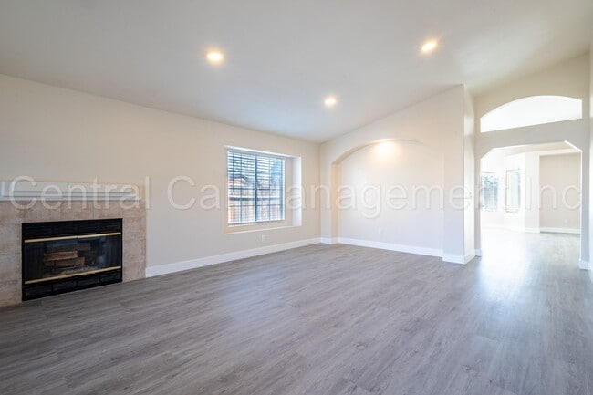 Photo - 3 Bedroom/2 Bath Home in the Southwest - $2295 Per Month!