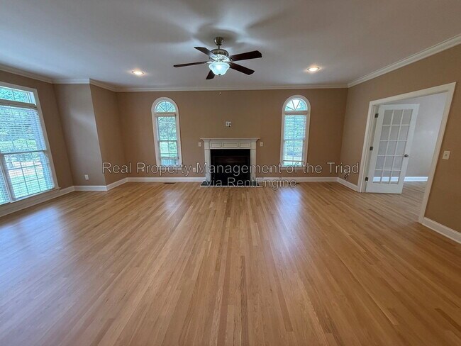 Photo - 1016 Longhorn Ct