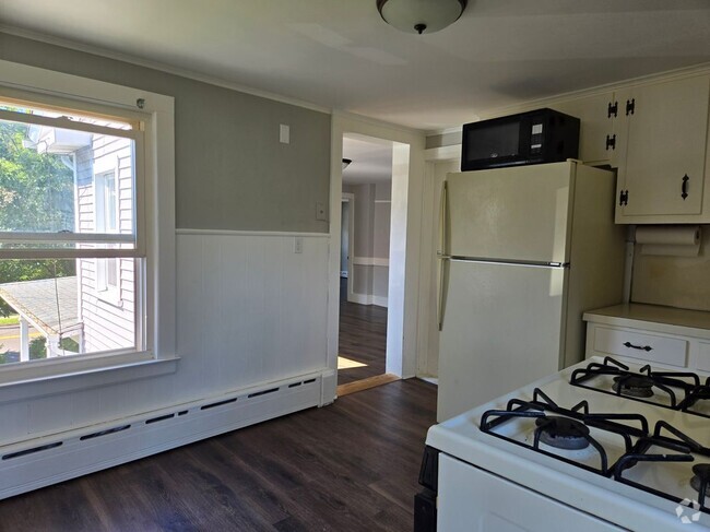 Building Photo - 223 Washington St Rental