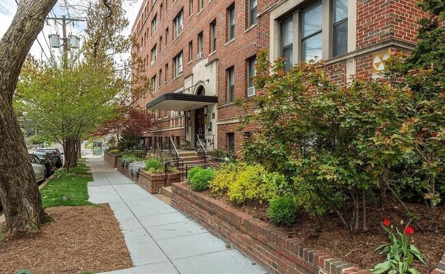 Photo - 1365 Kennedy St NW Unidad 2