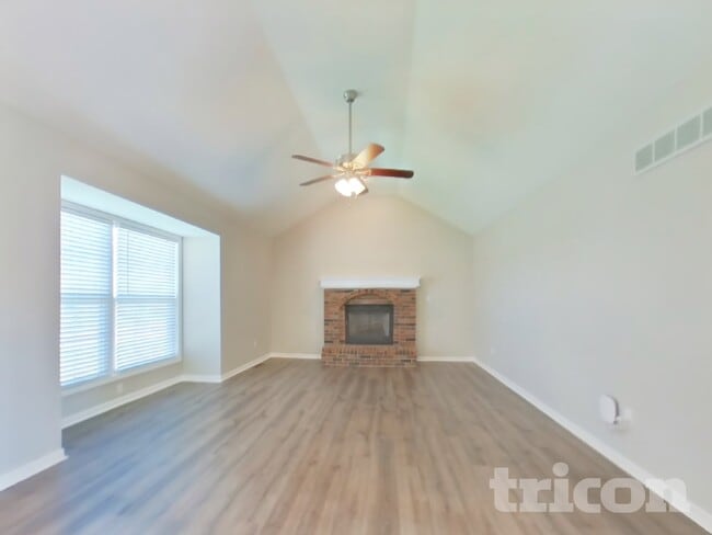 Photo - 1920 Fairground Dr