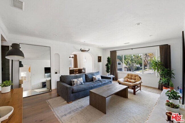 Photo - 502 N Sweetzer Ave