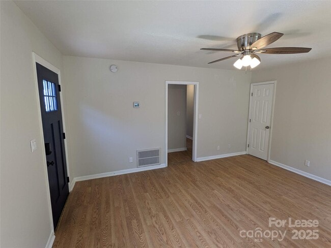 Photo - 25.5 Woodrow Ave