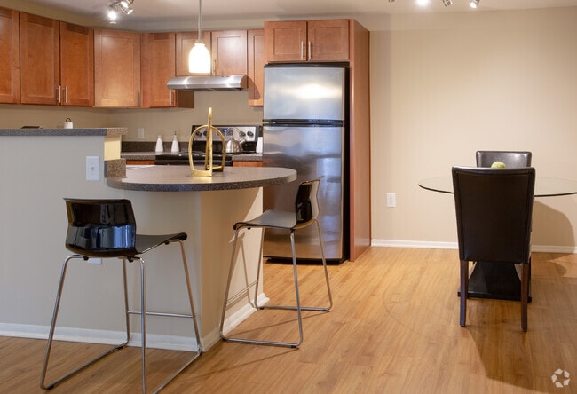 Dining & Kitchen Area