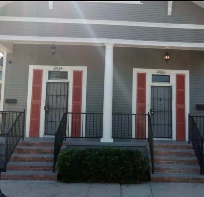 Photo - 2436 Laharpe St