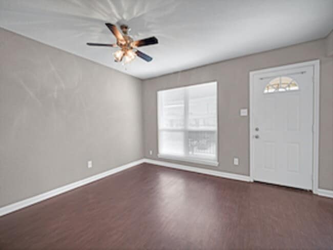 Building Photo - 3031 Sumpter St Unit 31