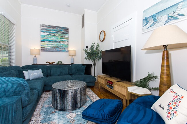 608 N 9th Ave Unit 2