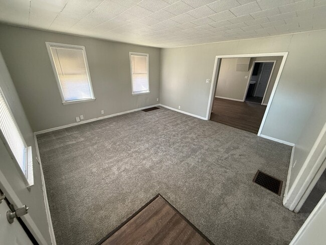 Photo - 400 Aspenwald Ave