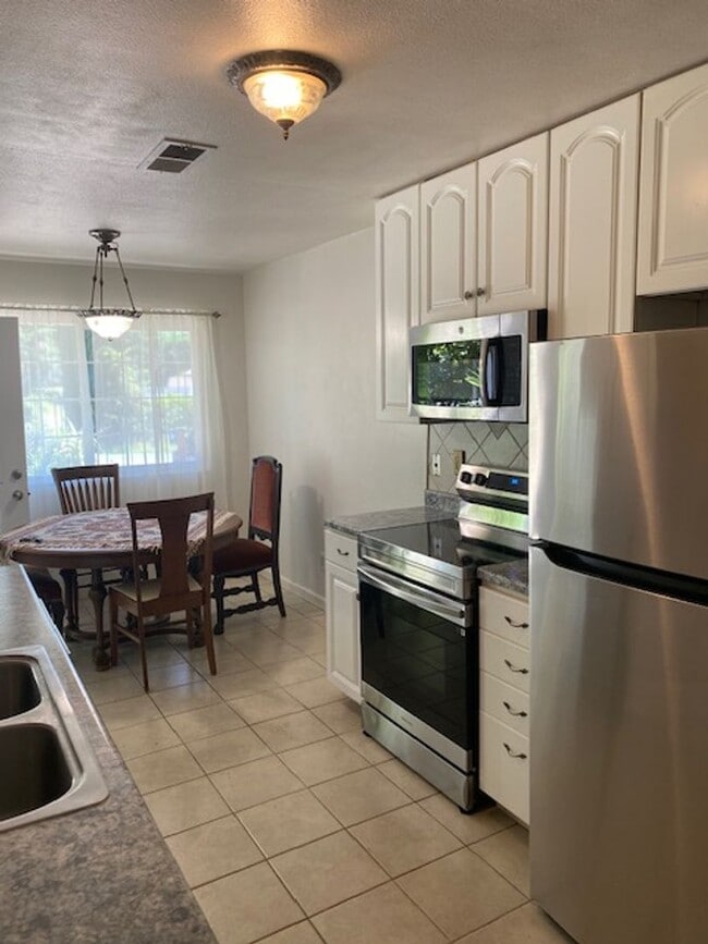 Photo - Shasta Lake Home w/ large yard!