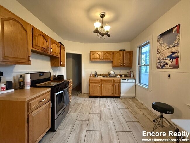 Building Photo - 39 Turner St Unit 3 Rental
