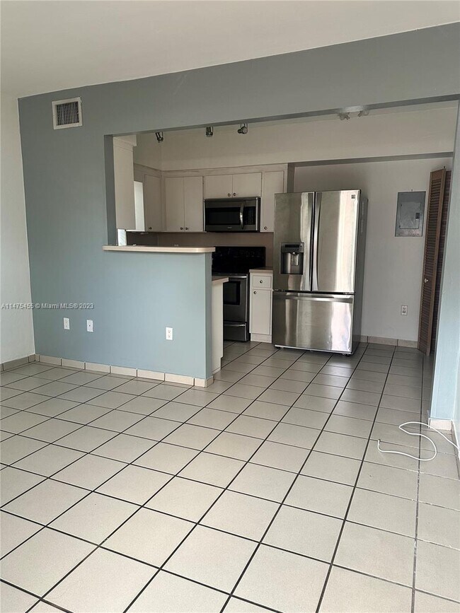 Photo - 7075 SW 14th St Unidad 1