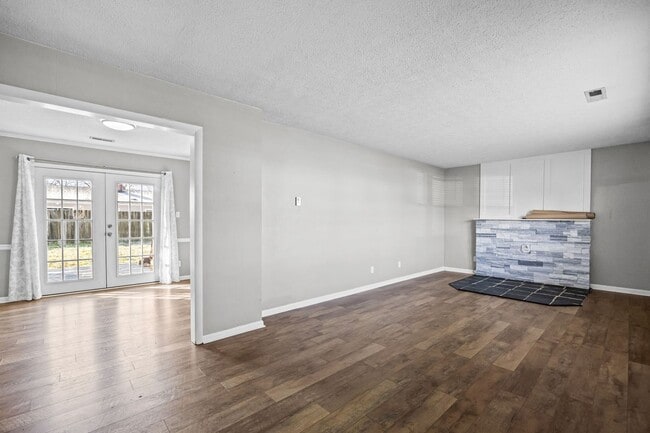 Photo - Charming Ranch Home Near Mt. Trashmore & Naval Bases