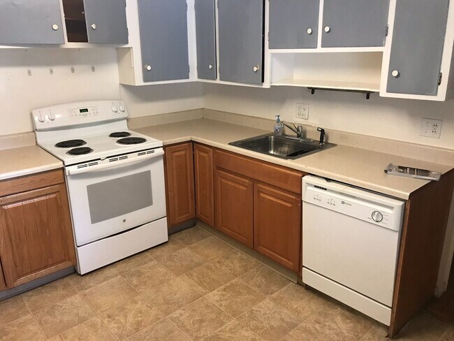 Photo - House for August Prelease with Easy Access to CU