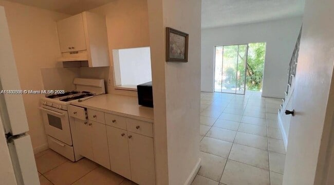 Photo - 1305 W 53rd St Apartment