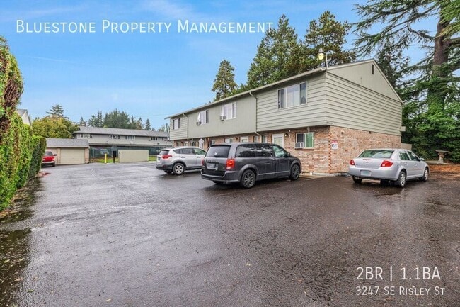 Photo - 3247 SE Risley Ave