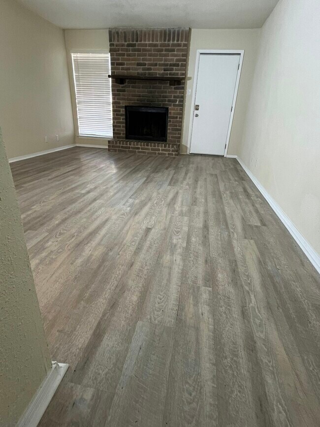 Photo - 909 Betsy Ross Dr