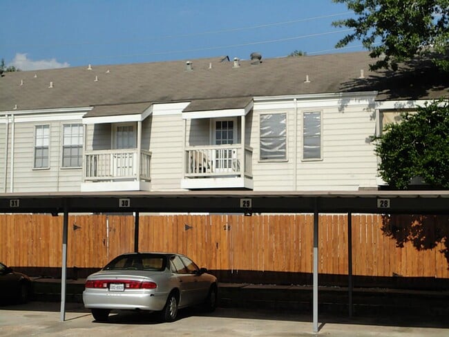 Building Photo - 11710 Southlake Dr Unit 29