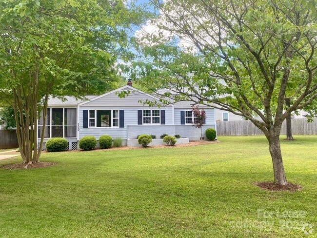 Building Photo - 5300 Buckingham Dr Rental