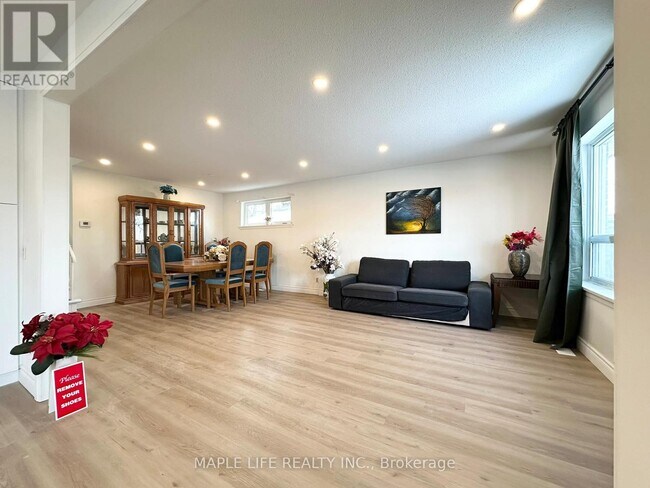 Photo - 15 Nymark Ave