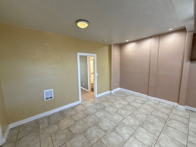 Photo - 291 Clay St W Unit #1