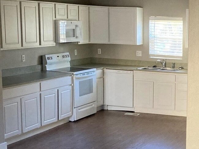 Photo - 18 Columbine Ave