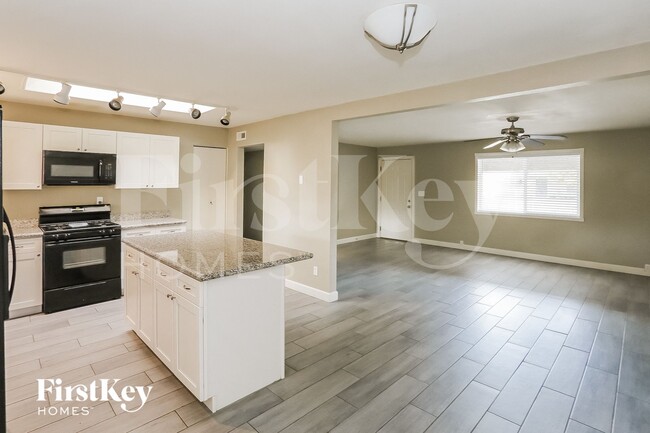 Photo - 9214 N 36th Dr