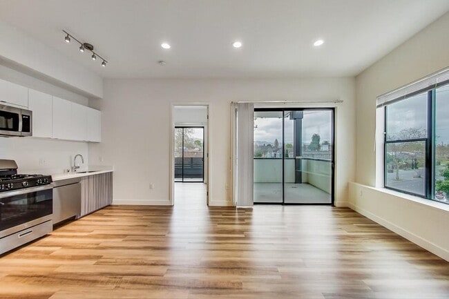 Building Photo - 950 Lofts