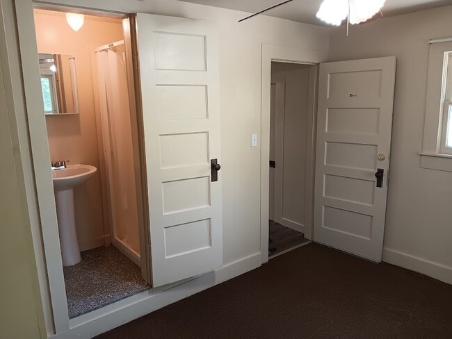 Photo - 112 E Nelson St Unit upstairs#200