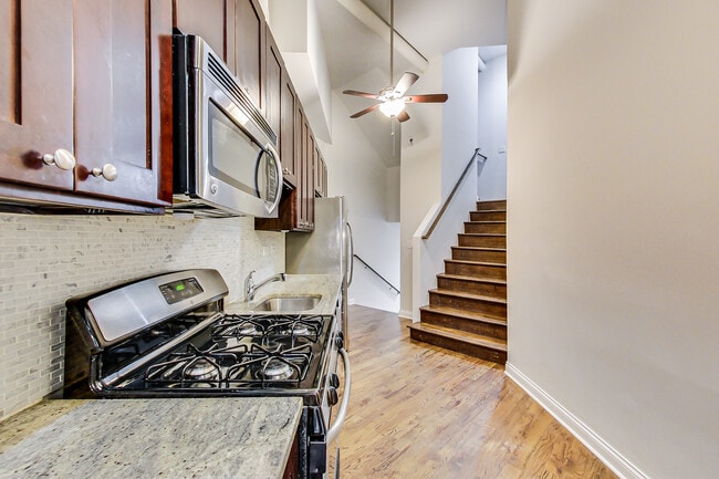 Photo - 1802 N Sheffield Ave Unidad R