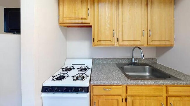 383 Grand St Unit 404