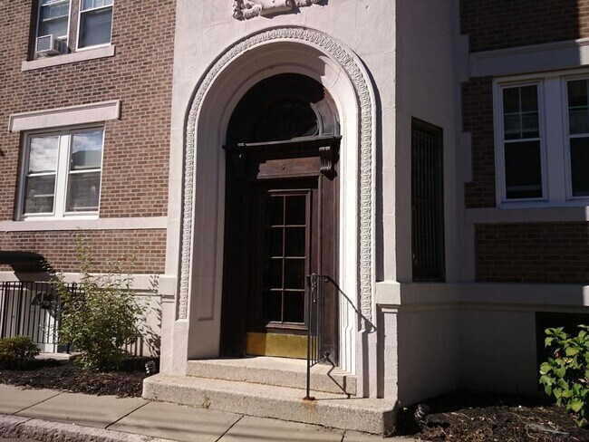Photo - 3Br/1Bth, Laundry onsite.