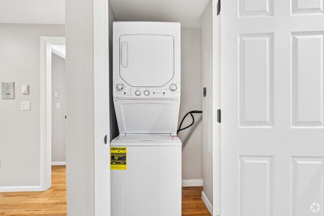 2BR, 1BA - 800SF - Laundry