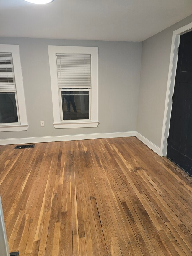 Building Photo - 347 Pearl St Unit 1