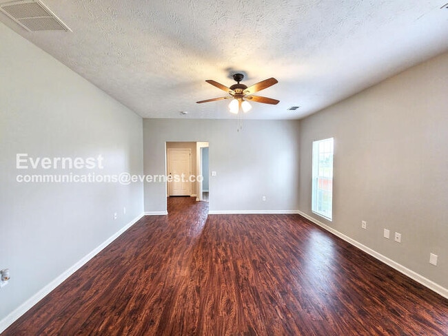 Photo - 476 Dove Way