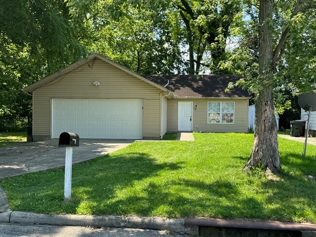 Building Photo - MT HEALTHY - Simple ranch living 3 bed 1 bath Rental