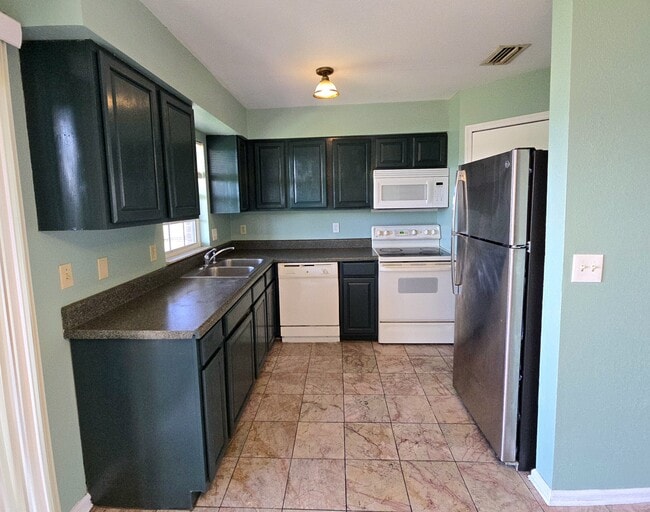 Photo - 1920 E Edgewood Dr Unit J5