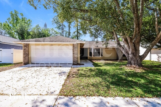 Building Photo - 1907 Landside Dr