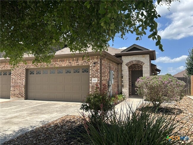 Building Photo - 692 Creekside Cir Rental