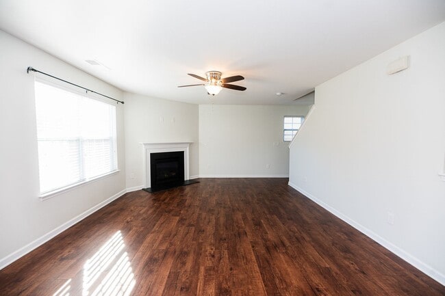 Photo - Beautifully 4-bedroom, 2.5-bathroom spacio...