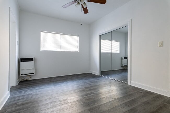 Building Photo - Charming and Affordable Studios Unit 979-103